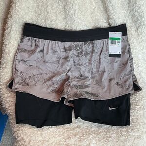 Nike XL Women's Swift Dri-FIT Mid-Rise 2-in-1 Reflective Running Shorts